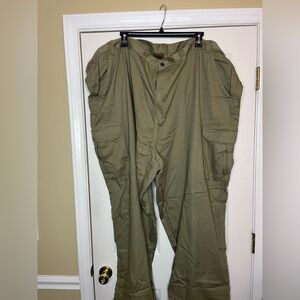 Men big and tall cargo khakis size 64w hemmed to 32l excellent condition
